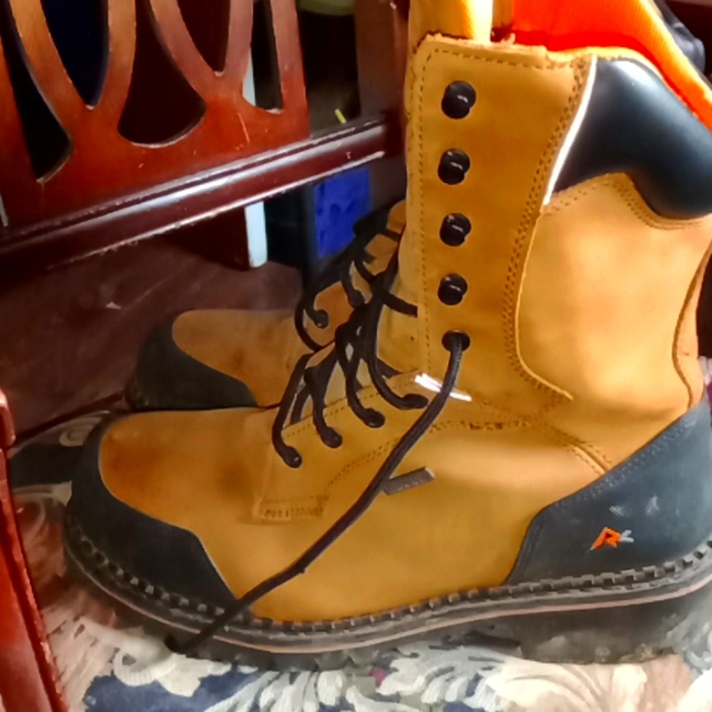 Ridge cut boots size 11